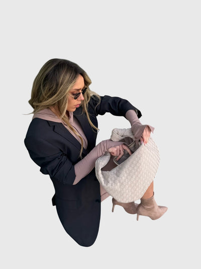 Celeste | Geflochtene mittelgroße Tasche aus Wildleder mit Knotenverschluss