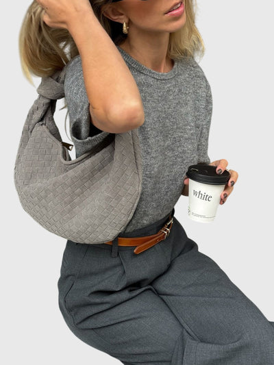 Celeste | Geflochtene mittelgroße Tasche aus Wildleder mit Knotenverschluss