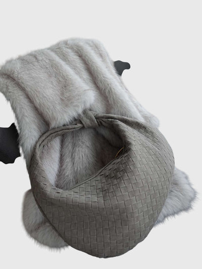 Celeste | Geflochtene mittelgroße Tasche aus Wildleder mit Knotenverschluss