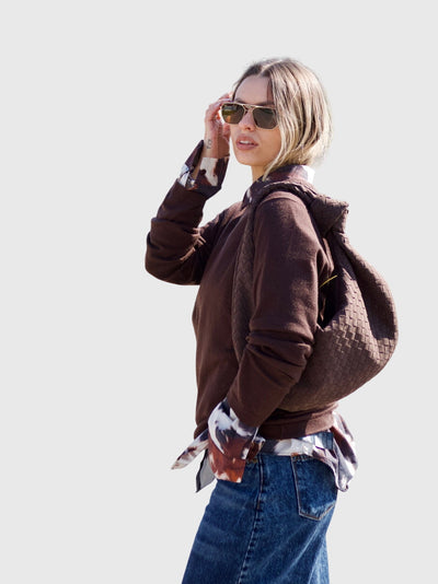 Celeste | Geflochtene mittelgroße Tasche aus Wildleder mit Knotenverschluss