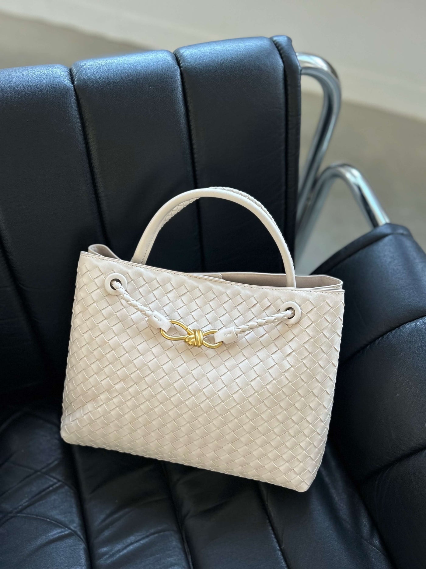 Vivienne | Klassische übergroße gewebte Tasche