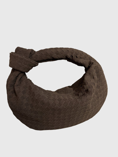 Celeste | Geflochtene mittelgroße Tasche aus Wildleder mit Knotenverschluss